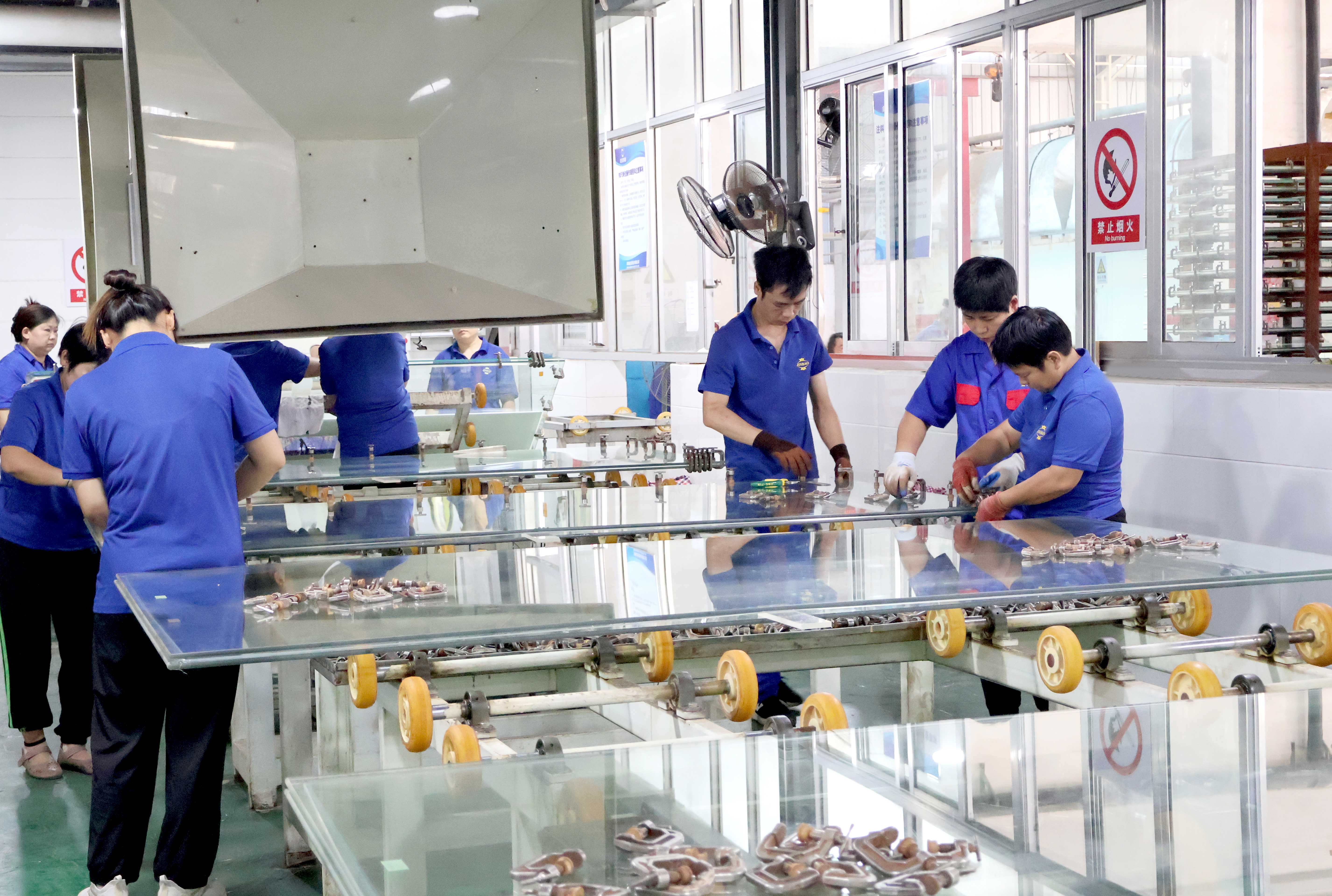 Amber Across The African Continent: How Jinbao Technology Group Delivered A Full Container of Bronze Acrylic Sheets To South Africa